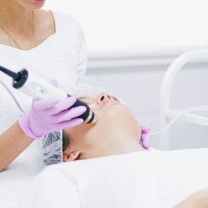 PULIZIA VISO CON TRATTAMENTO LIFTANTE LPG